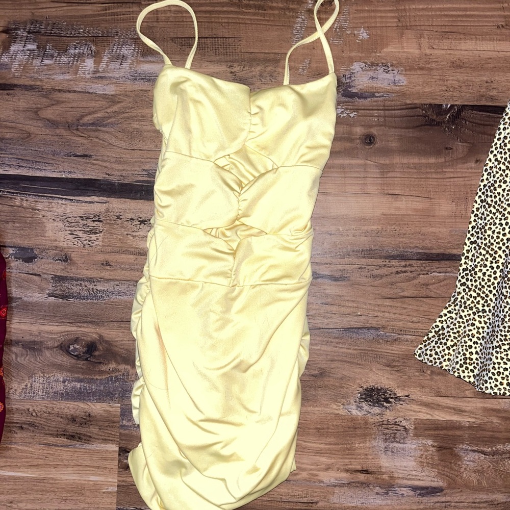 Yellow keyhole cut out mini bodycon spandex dress